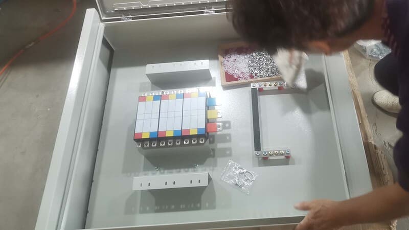 inside components of FDB components of final distribution board